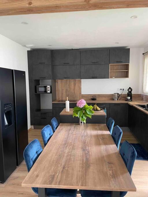 Charmante Maison Individuelle A ลิโมว์ ภายนอก รูปภาพ